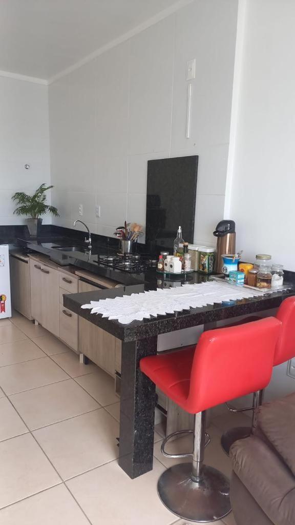 Apartamento Na Palhoca, Com Vista Para O Mar, Proximo A Mercados, Padarias E Farmacias. Exterior photo