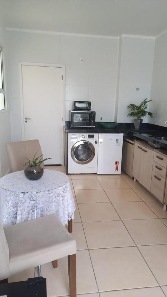 Apartamento Na Palhoca, Com Vista Para O Mar, Proximo A Mercados, Padarias E Farmacias. Exterior photo